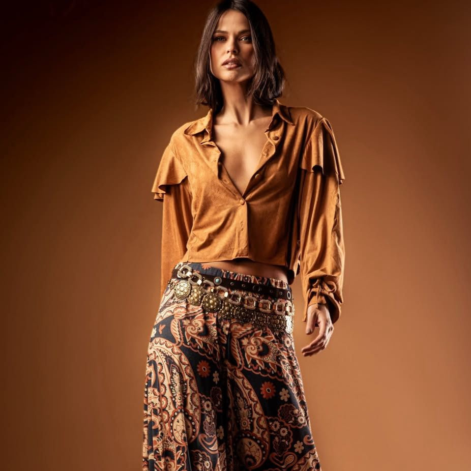 Blusa Terracota Luxe Impulsa Boutique, vista completa frontal, elegancia brasileña para oficina o eventos.