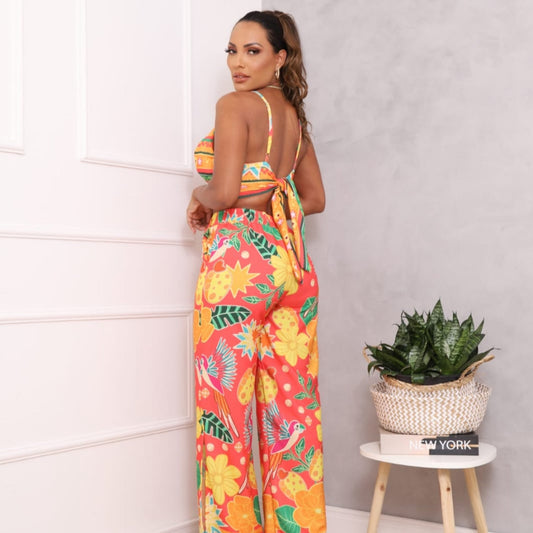 Vista frontal del Conjunto Brasilia destacando el ajuste y diseño elegante.